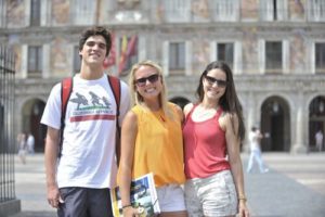 Groupe d'étudiant à Madrid